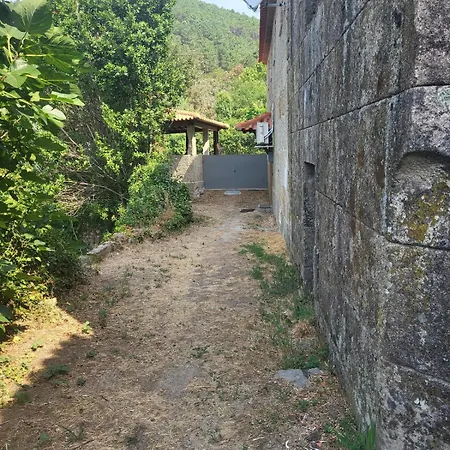 Cantinho Do Mourao Familial Com Terraco E Salamandra بيت للعطل