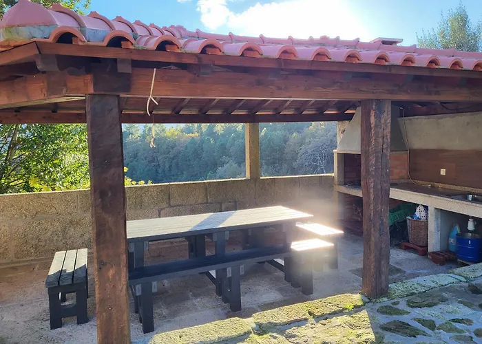 Cantinho Do Mourao Familial Com Terraco E Salamandra Ferienhaus