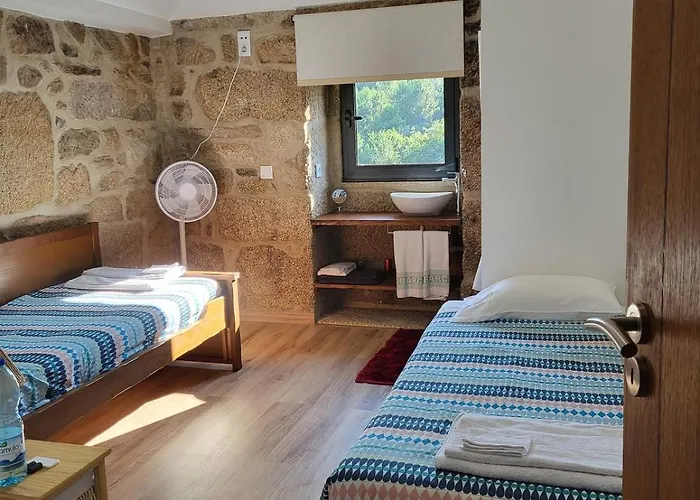 Cantinho Do Mourao Familial Com Terraco E Salamandra * Ribeira de Pena